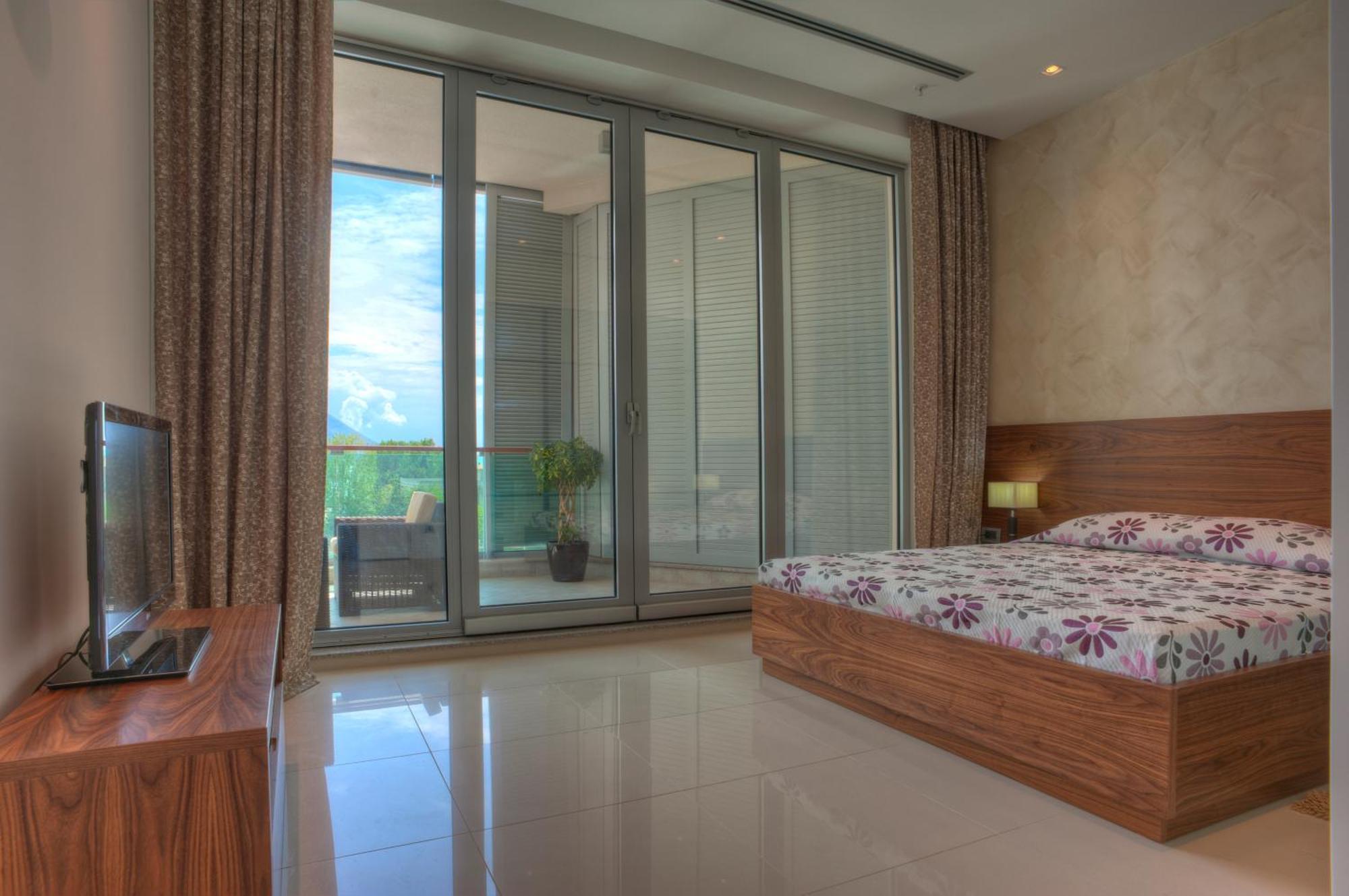 Luxury Fontana Apartments Будва Екстер'єр фото